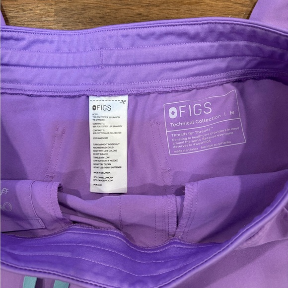 Lilac Dawn Figs Scrub Set
Bottoms size: M
Top size: S - Picture 3 of 3